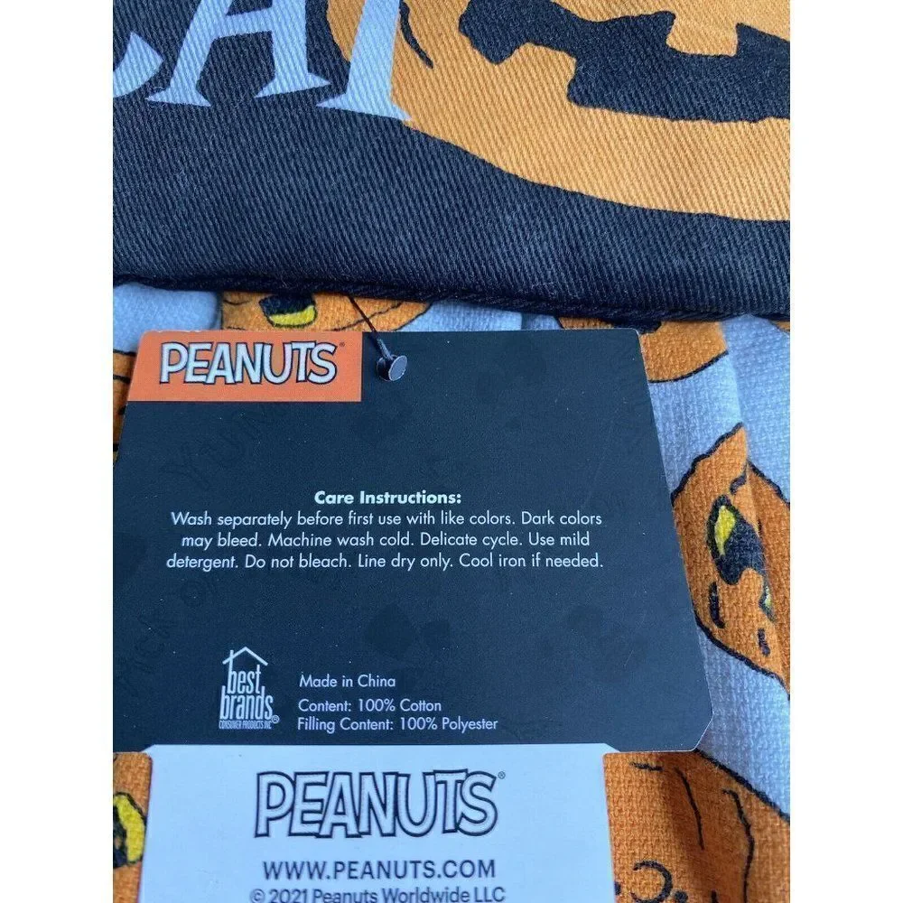 Peanuts Snoopy Halloween Trick Or Treat Hanging Towel‎
